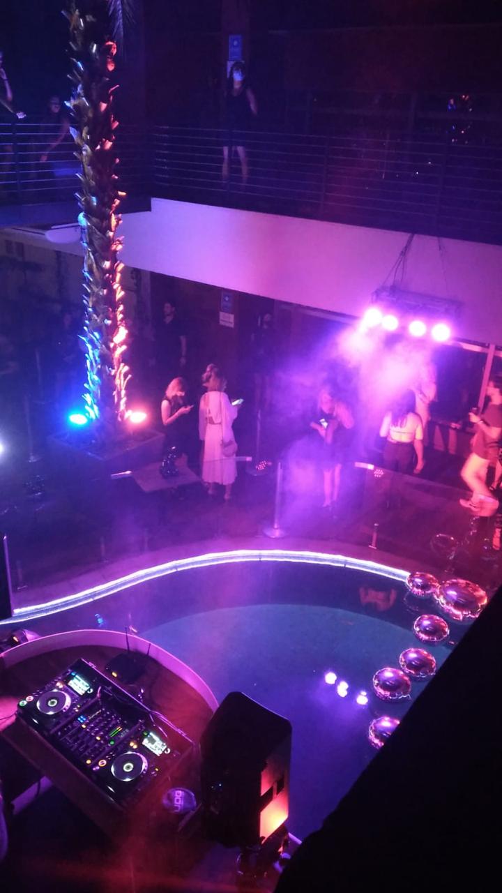 SHOWS
