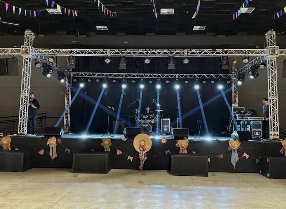 SHOWS
